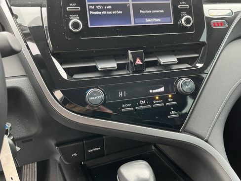 Used 2021 Toyota Camry SE image 23