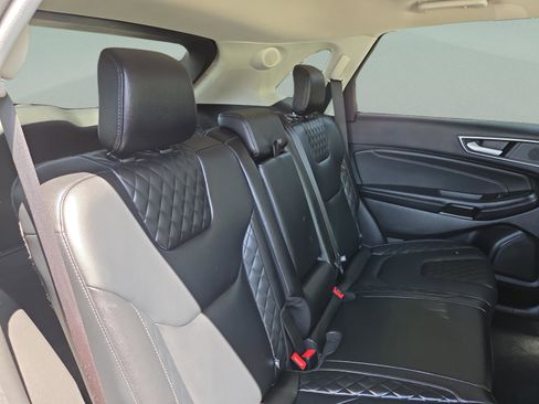 Used 2024 Ford Edge Titanium image 33