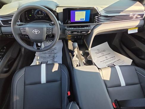 Used 2026 Toyota Camry SE w/ Convenience Package image 9