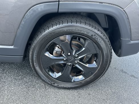 Used 2018 Jeep Compass Latitude w/ Popular Equipment Group FWD image 22