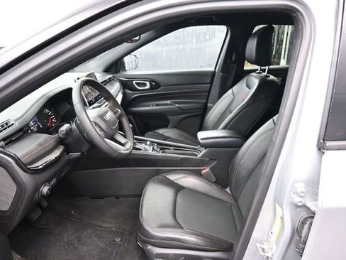 Used 2025 Jeep Compass Trailhawk AWD/4WD image 14