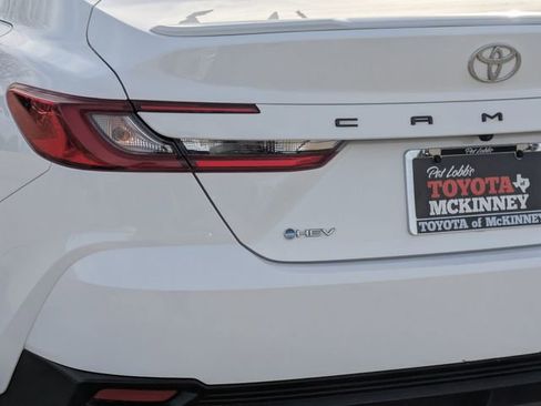 Used 2025 Toyota Camry SE image 9
