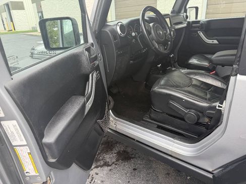 Used 2014 Jeep Wrangler Rubicon w/ Dual Top Group AWD/4WD image 10