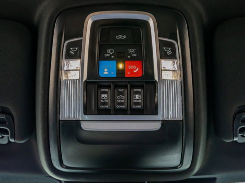 Used 2025 RAM 3500 Laramie image 30