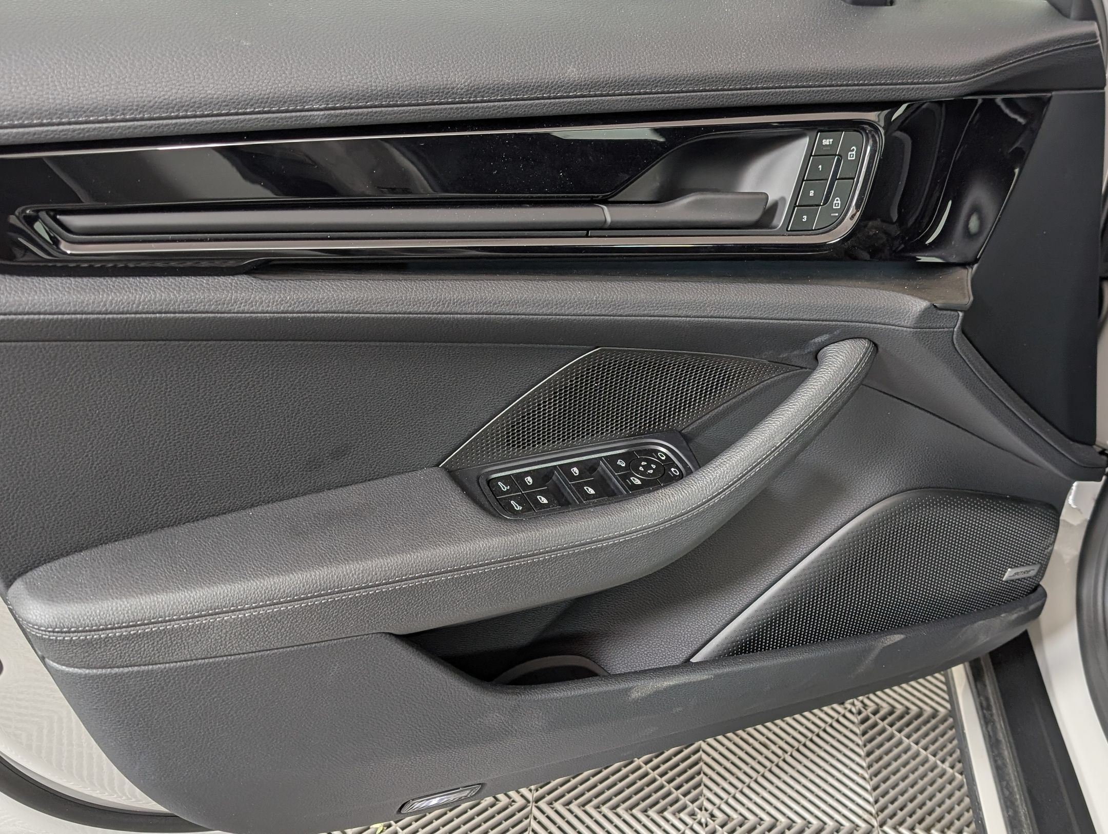 Certified 2025 Porsche Panamera 4 AWD/4WD image 16