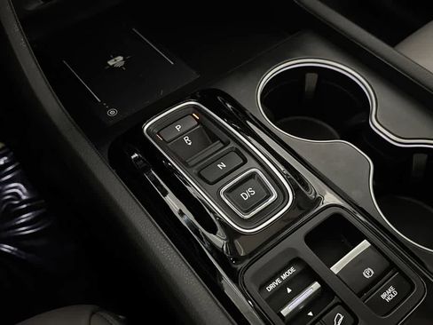 Used 2023 Honda Pilot Touring image 19