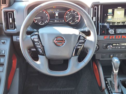 Used 2025 Nissan Frontier PRO-4X image 25