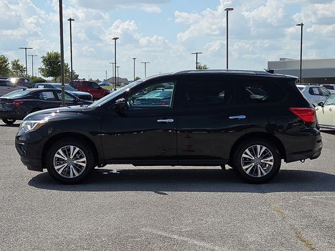 Used 2019 Nissan Pathfinder SL AWD/4WD image 3