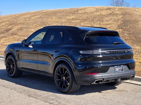 Certified 2025 Porsche Cayenne image 3