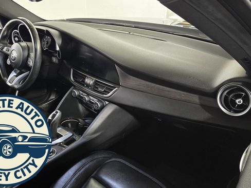 Used 2022 Alfa Romeo Giulia Ti image 31