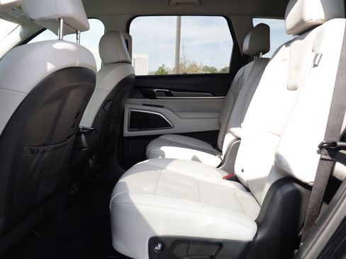 Used 2023 Kia Telluride S image 13