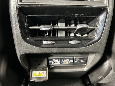 Used 2024 Jeep Grand Cherokee Limited w/ Luxury Tech Group II image 19