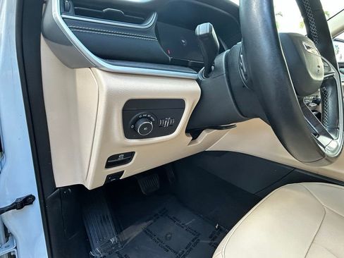 Used 2022 Jeep Grand Cherokee L Limited RWD image 17