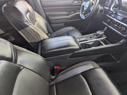 Certified 2024 Nissan Pathfinder SL image 12