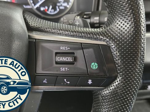 Used 2024 Mitsubishi Outlander SE image 12