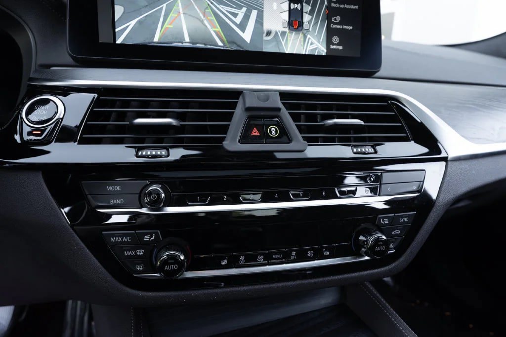 Used 2021 BMW M550i xDrive w/ Executive Package AWD/4WD image 30