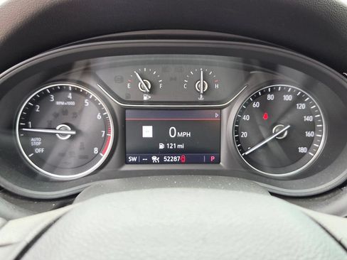 Used 2018 Buick Regal Essence w/ Driver Confidence Package #1 AWD/4WD image 28