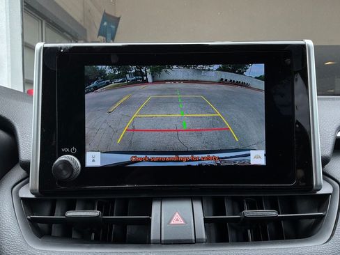 Used 2025 Toyota RAV4 XLE FWD image 31