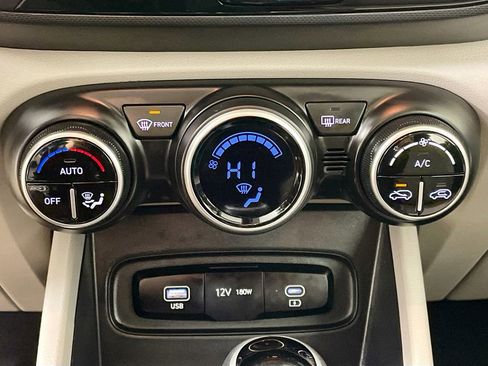 Used 2023 Hyundai Venue SEL image 20