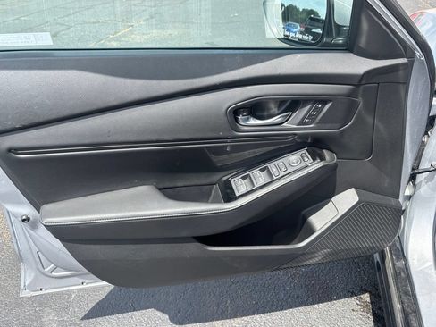 Used 2023 Honda Accord Touring image 7