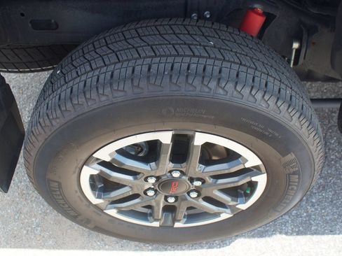 Used 2025 Toyota Tacoma TRD Sport w/ TRD Sport Premium Package AWD/4WD image 27