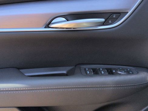 New 2025 Cadillac XT5 Luxury image 11