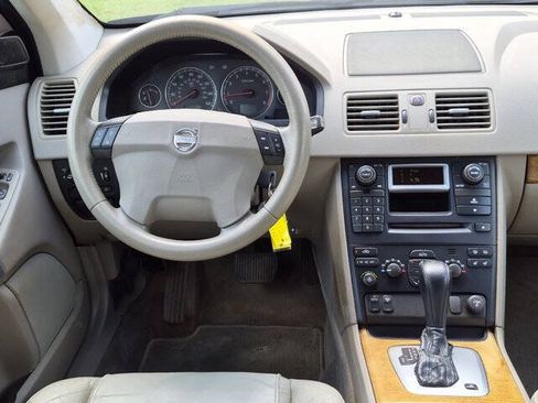 Used 2005 Volvo XC90 2.5T AWD/4WD image 26