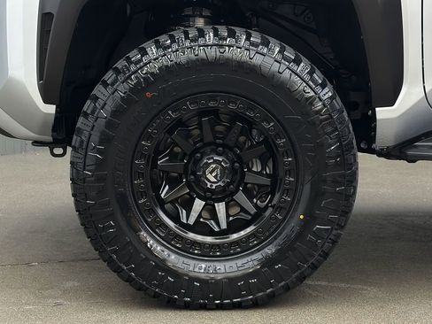 Used 2026 Toyota 4Runner TRD Off-Road Premium AWD/4WD image 10