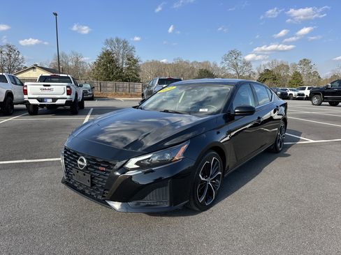 Used 2024 Nissan Altima 2.5 SR image 3