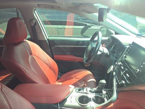Used 2021 Toyota Camry XSE FWD image 10