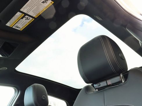 Certified 2024 Jaguar E-PACE R-Dynamic SE image 15