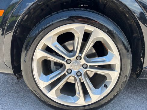 Used 2018 Audi Q3 2.0T Premium Plus w/ Premium Plus Package FWD image 9