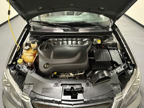 Used 2011 Chrysler 200 S FWD image 15