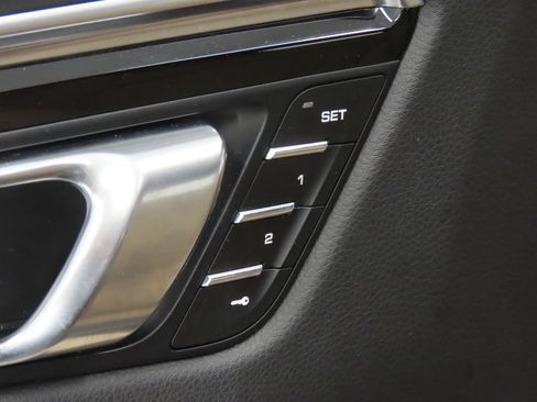 Certified 2024 Porsche Macan AWD/4WD image 35
