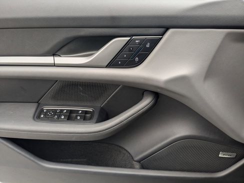 Used 2025 Porsche Taycan image 12