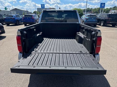 Used 2025 Toyota Tacoma SR5 AWD/4WD image 7