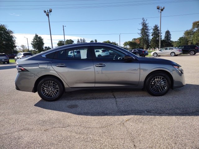 Used 2027 Nissan Sentra SV FWD image 7