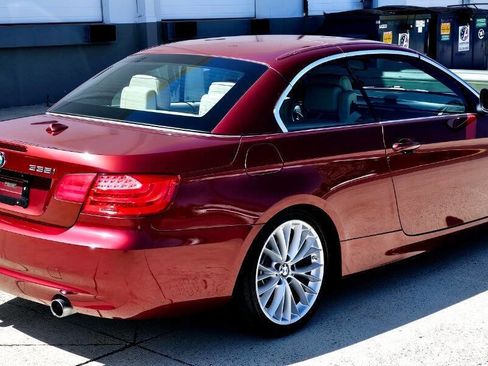 Used 2011 BMW 335i Convertible image 14