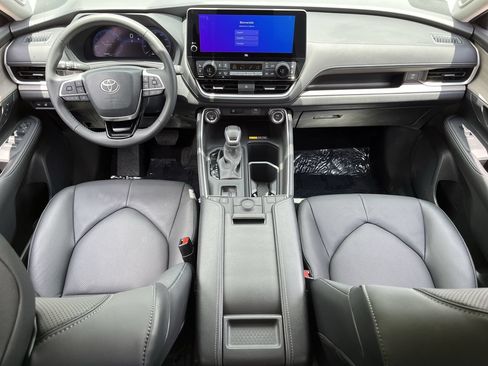 Used 2026 Toyota Grand Highlander FWD image 9