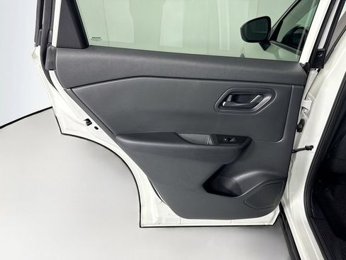Used 2024 Nissan Rogue S FWD image 26