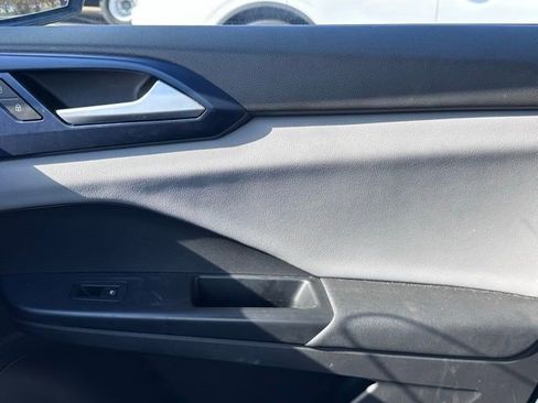 Used 2022 Volkswagen Taos SE image 29