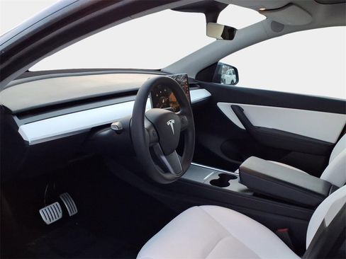 Used 2021 Tesla Model Y Performance image 8