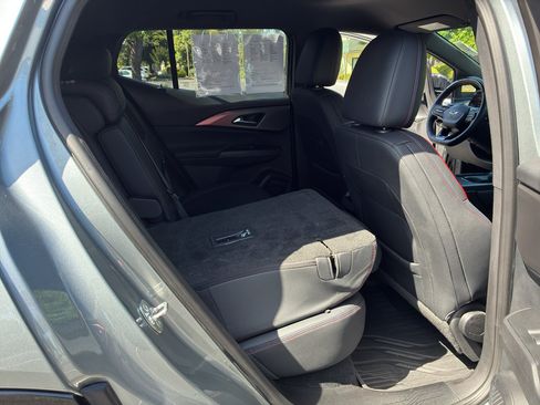 Used 2024 Chevrolet Equinox EV RS FWD image 43
