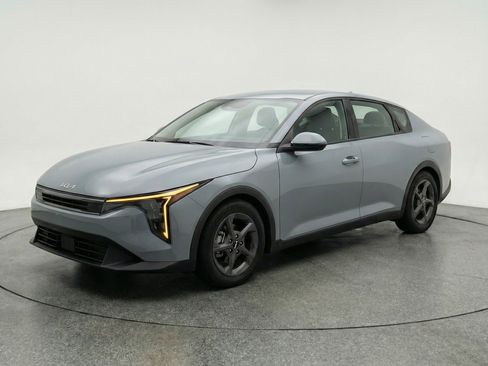 Used 2025 Kia K4 LXS image 3