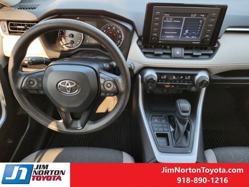Used 2022 Toyota RAV4 XLE AWD/4WD image 27