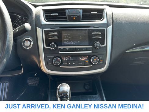 Used 2016 Nissan Altima 2.5 SL w/ Moonroof Package FWD image 11