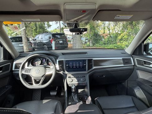 Used 2021 Volkswagen Atlas SE w/ Panoramic Sunroof Package FWD image 36