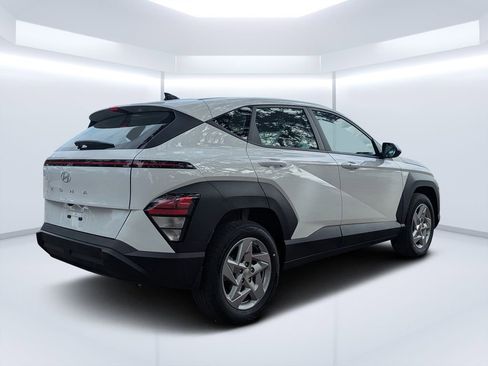New 2026 Hyundai Kona SE FWD image 3