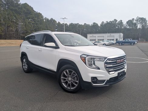 Used 2024 GMC Terrain SLT FWD image 1
