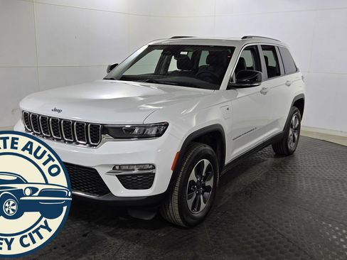 Used 2022 Jeep Grand Cherokee Limited 4xe image 3